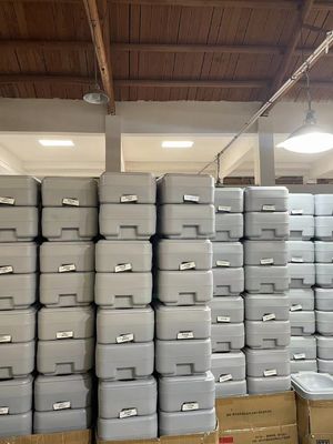 Toiletto portatile a forma di ciotola quadrata di taglia per adulti per materiale riciclato esterno