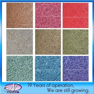 Decorazione del soffitto con pannelli acustici colorati e cartone di cemento in fibra di legno