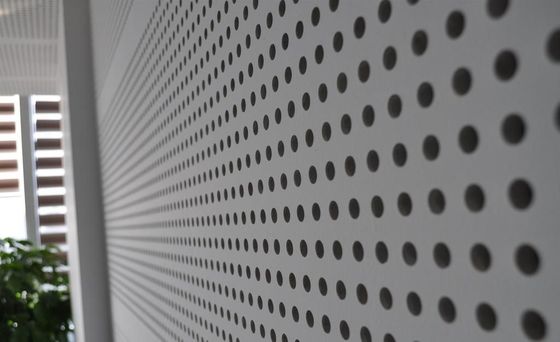 Tavolo in gesso acustico a forma irregolare in PVC/vinile con densità di 780 kg/m3