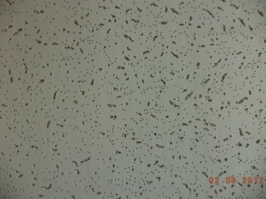 600*600mm Rivestimento a spruzzo Acustico di lana minerale Fibra di goccia Piastrelle di soffitto per la decorazione
