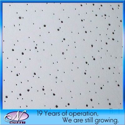 Absorzione acustica del suono Fibra minerale di lana Piastrella di soffitto in 300*600 per ufficio