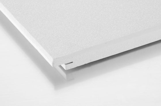 Pannello di soffitto in fibra di vetro con rivestimento a spruzzo per l'assorbimento del suono e il controllo acustico
