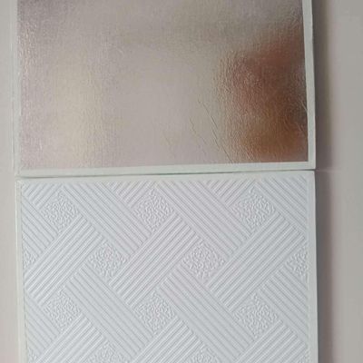 Miglioramento della parete/del soffitto dell'albergo Piastrelle acustiche in gesso in PVC Spessore 7-15 mm