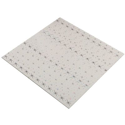 Pannello di soffitto in PVC PD157 altamente resistente per KTV da bar e nightclub in dimensioni 500 mm x 500 mm