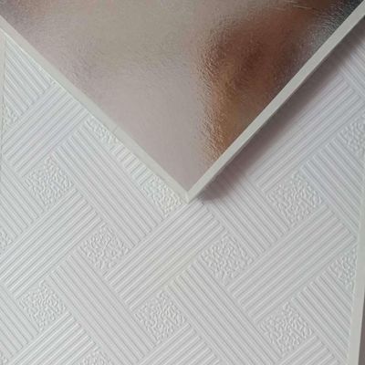 Piastrelle di soffitto quadrate con isolamento termico e assorbimento acustico del suono