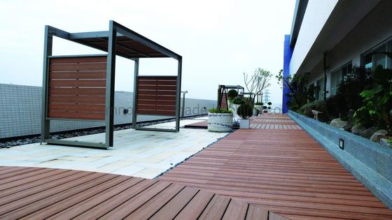 Modello di grano di legno marrone riciclata impermeabile WPC pavimenti per le prestazioni