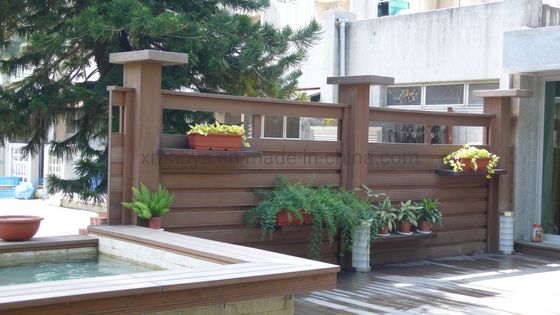 Modello di grano di legno marrone riciclata impermeabile WPC pavimenti per le prestazioni