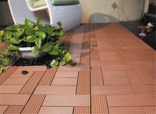 Sconto Pavimenti da giardino in WPC con materiali compositi di legno e plastica ingegnerizzati