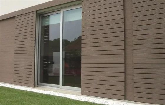 Rivestimenti per pareti in WPC resistenti ai raggi UV 45% HDPE 50% fibre di legno di scarto e design durevole