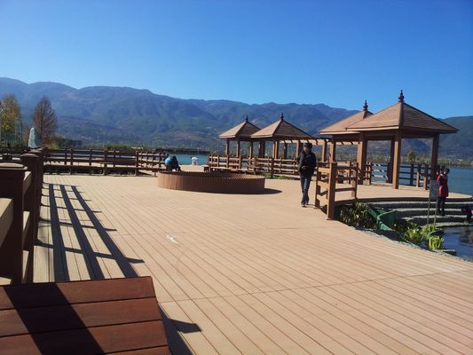 150mm*25mm Piastrelle per pavimenti esterni WPC personalizzate realizzate con composito di legno e plastica