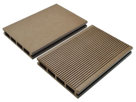 Le tavole da terra in WPC di superficie spazzolata migliorano l'aspetto e la funzionalità del vostro spazio