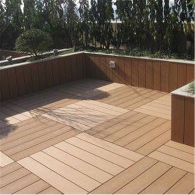 Pavimenti esterni in legno di plastica composita WPC da 300*300 mm per il miglioramento del giardino