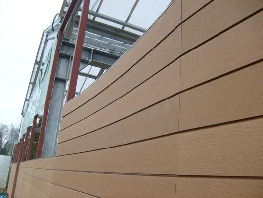 Recinzione esterna in legno di plastica composita WPC NY75 * 25 con modello di grano di legno