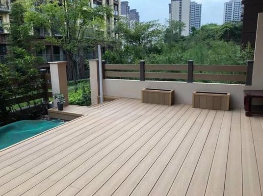 Decking composito in legno WPC personalizzato per la decorazione del giardino esterno