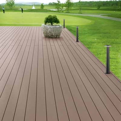 Pavimenti in WPC a prova d'acqua per sport all'aperto e ambienti ricreativi