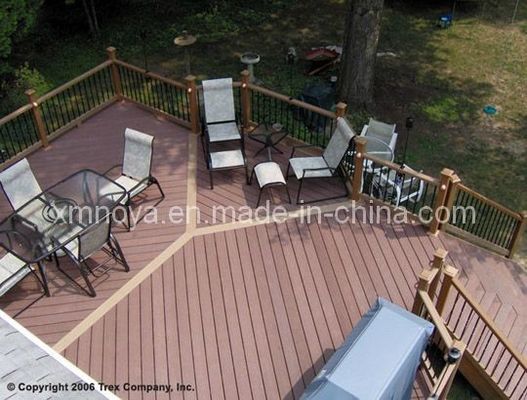 Pavimenti di pavimento in legno WPC in materiale plastico composito resistenti al fuoco in marrone