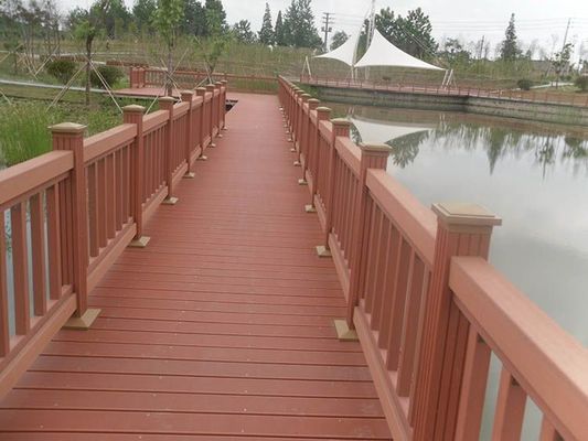 Pavimenti di pavimento in legno WPC in materiale plastico composito resistenti al fuoco in marrone