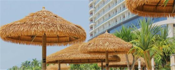 Piastrelle di tetto di paglia in PVC personalizzate per bar da giardino / in riva al mare facili da installare e mantenere