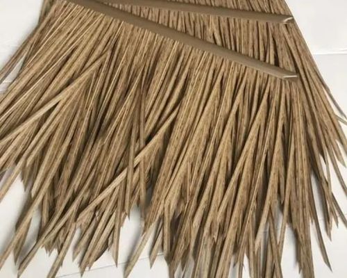 Tetti di plastica ignifugo a base di paglia artificiale personalizzati per aree esterne resistenti al fuoco