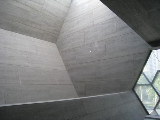 Isolamento acustico interno grigio e giallo chiaro