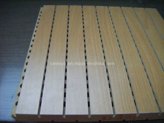 600*600 strisce Disegno a scanalatura pannello acustico in legno di legno naturale