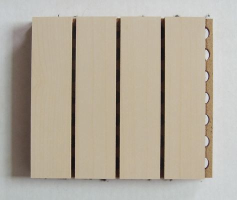Pannelli acustici in legno perforati 600*600 Assorbimento del suono Materiale decorativo edilizio