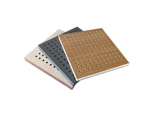 Pannelli acustici in legno perforati 600*600 Assorbimento del suono Materiale decorativo edilizio