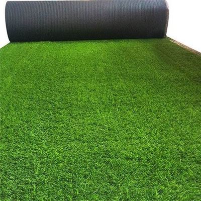 Tappeto verde sintetico a forma di filato curvo di classe internazionale per interni ed esterni
