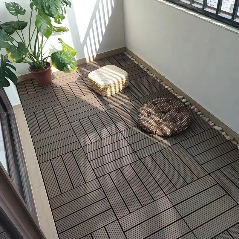 Tasso di espansione dell'assorbimento dell'acqua 2,5% Pavimento composito in legno marrone e plastica per giardino