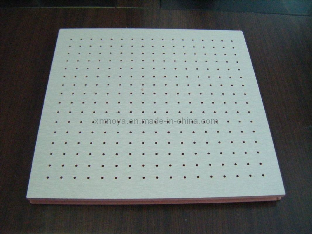 Pannello di assorbimento del suono per soffitti a superficie di finitura perforata